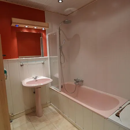 Three-bedroom Holiday Дом отдыха Эрбёмон